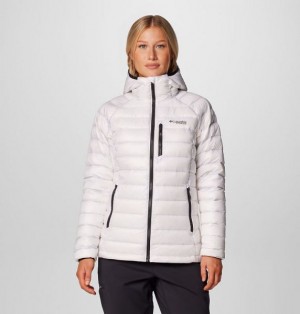 Women Columbia Arctic Crest™ Hooded Down Jackets White | US-MSJFWD-486