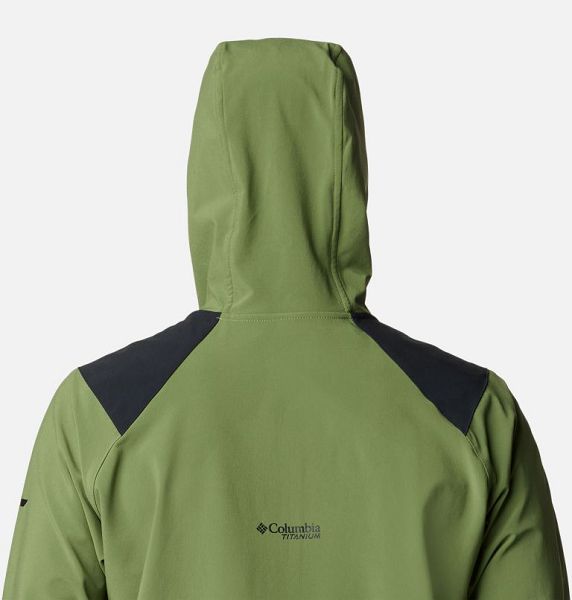 Men Columbia Triple Canyon™ Softshell Hiking Jackets Green | US-WNOFXA-985